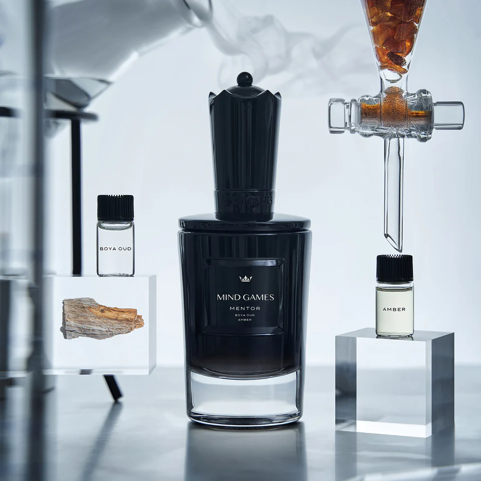 Mind Games Mentor Parfum mit zwei kleinen Fläschchen Amber und Boya Oud – luxuriöser Nischenduft voller Wärme und Tiefe.