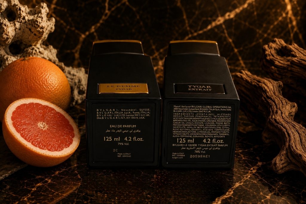Rückseite von Bvlgari Tygar und Bvlgari Tygar Extrait im direkten Vergleich mit Grapefruit und holzigen Elementen